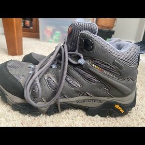 Womens Merrell Hiking Boots Size 8